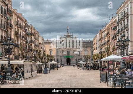 Placa de la Font and the facade, which is being restored, of the town hall building in the background in the city of Tarragona, Catalonia, Spain. Stock Photo