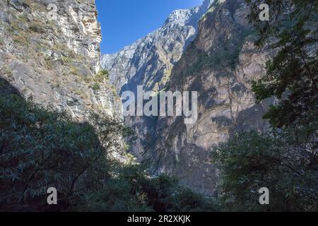 Whence flows the mighty Yangtze river Stock Photo - Alamy