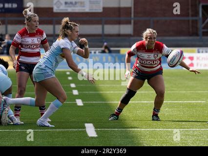 Gloucester,UK,  21 May 2023  Ellie Kildunne (Harlequins) (R) passes ball during the  Allianz Premier 15’s GloucesterHartpury v Harlequins at Kingsholm Stadium Gloucester United Kingdom on May 21 2023 Alamy Live News Final Score:  67-14 Credit: Graham Glendinning / GlennSports/Alamy Live News Stock Photo