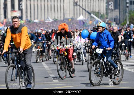 Moscow, Russia. 21st May, 2023. People ride bicycles during the Moscow Spring Bicycle Festival in Moscow, Russia, May 21, 2023. About 50,000 cyclists took part in the festival this year. Credit: Alexander Zemlianichenko Jr/Xinhua/Alamy Live News Stock Photo