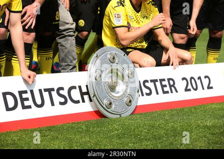 Dortmund, Deutschland. 08th May, 2012. firo football, soccer, 08.05.2012 1.Bundesliga, season 2011/2012 German champion 2011/2012 BVB Borussia Dortmund BVB feature team photo team photo championship championship cup subsequent team photo was taken today on the training ground Credit: dpa/Alamy Live News Stock Photo