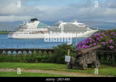 Bantry, West Cork, Ireland. 22nd May, 2022. Bantry welcomes its first cruise ship this year, Seabourne Ovation cruise ship is docked in Bantry Bay from 8am to 5pm. Local travel agencies were also conducting tours around West Cork for the visitors. Credit: Karlis Dzjamko/ Alamy Live News Stock Photo