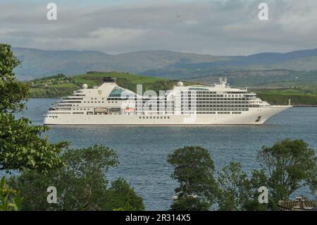 Bantry, West Cork, Ireland. 22nd May, 2022. Bantry welcomes its first cruise ship this year, Seabourne Ovation cruise ship is docked in Bantry Bay from 8am to 5pm. Local travel agencies were also conducting tours around West Cork for the visitors. Credit: Karlis Dzjamko/ Alamy Live News Stock Photo