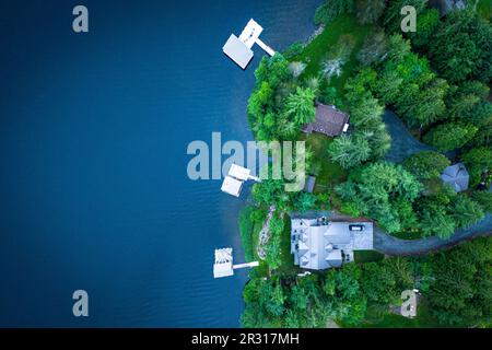 Houses and boat pierses on Cowichan lake from above Stock Photo
