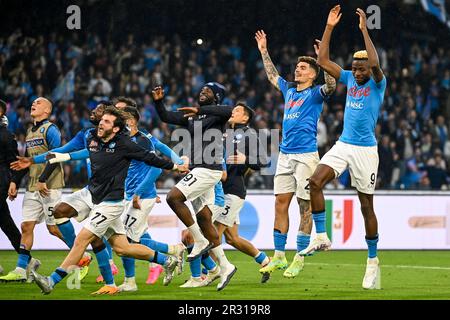 Andre Zambo Anguissa, Khvicha Kvaratskhelia, Tanguy Ndombele, Kim Min-jae, Giovanni Di Lorenzo and Victor Osimhen of SSC Napoli celebrate at the end o Stock Photo