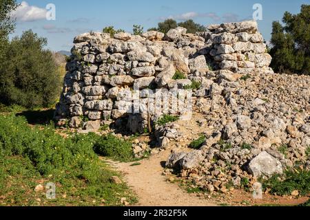 talayot circular, conjunto prehistórico de Capocorb Vell, principios del primer milenio a. C. (Edad de Hierro), Monumento Histórico Artístico, Llucmajor, Mallorca, Balearic islands, spain. Stock Photo