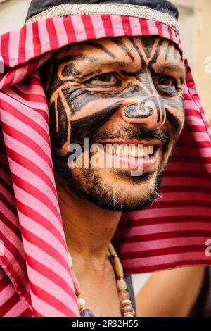 Caracterizacion y maquillaje de los guerreros musulmanes. Moros y cristianos. Pollença. Sierra de Tramuntana. Mallorca. Islas Baleares. Spain. Stock Photo