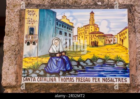 baldosas tipicas fijadas en la pared con escenas de la vida de Catalina Thomas la primera santa mallorquina, Valldemossa, Mallorca, balearic islands, spain, europe. Stock Photo