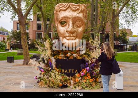 London, UK. 22nd May 2023. A BAFTA-themed flower arrangement on King's Road as Chelsea In Bloom, a free outdoor floral exhibition, begins. This year's theme is Flowers On Film. Credit: Vuk Valcic/17�Թ����� Live News Stock Photo