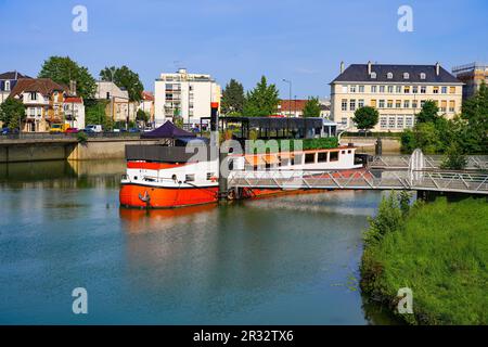 Restaurant on a barge moored on the Marne riverside in the city center of Meaux in the Seine et Marne Department near Paris, France Stock Photo