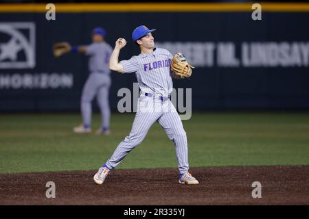 Florida Gators second baseman Cade Kurland (4) on defense against the  Tennessee Volunteers on Robert M. Lindsay Field at Lindsey Nelson Stadium  on April 6, 2023, in Knoxville, Tennessee. (Danny Parker/Four Seam