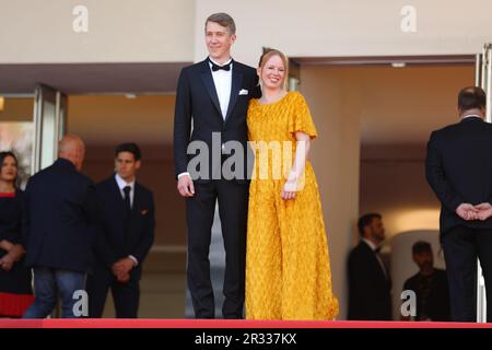 May 22, 2023, Cannes, Cote d'Azur, France: JUSSI VATANEN and ALMA PÃ–YSTI attend the screening of 'Fallen Leaves' during the 76th Annual Cannes Film Festival at Palais des Festivals on May 22, 2023 in Cannes, France (Credit Image: © Mickael Chavet/ZUMA Press Wire) EDITORIAL USAGE ONLY! Not for Commercial USAGE! Stock Photo