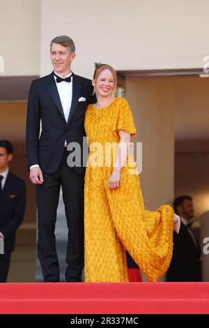 May 22, 2023, Cannes, Cote d'Azur, France: JUSSI VATANEN and ALMA PÃ–YSTI attend the screening of 'Fallen Leaves' during the 76th Annual Cannes Film Festival at Palais des Festivals on May 22, 2023 in Cannes, France (Credit Image: © Mickael Chavet/ZUMA Press Wire) EDITORIAL USAGE ONLY! Not for Commercial USAGE! Stock Photo