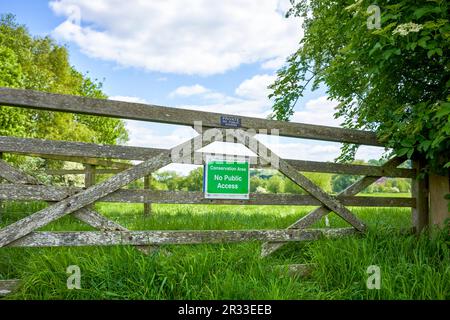 No public access notice on a wooden 5 bar gate at the entrance to a nature conservation area Stock Photo