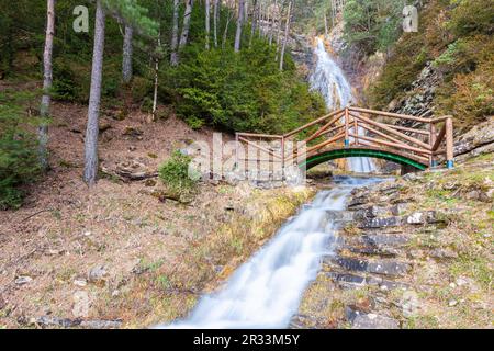 Sibiscal waterfall in the Natural Park of Valles Occidentales, Aisa, Huesca, Spain Stock Photo