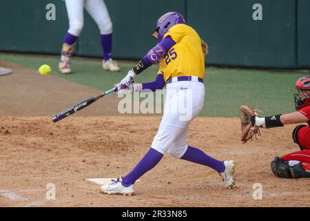 Baton Rouge, LA, USA. 21st May, 2023. LSU's Georgia Clark (25) tries for a base hit during NCAA Regional Softball action between the University of Louisiana at Lafayette Ragin' Cajuns and the LSU Tigers at Tiger Park in Baton Rouge, LA. Jonathan Mailhes/CSM/Alamy Live News Stock Photo