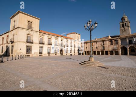 Palacio del Duque de Medinaceli, XVI-XVII, plaza mayor, Medinaceli, Soria, comunidad autónoma de Castilla y León, Spain, Europe. Stock Photo