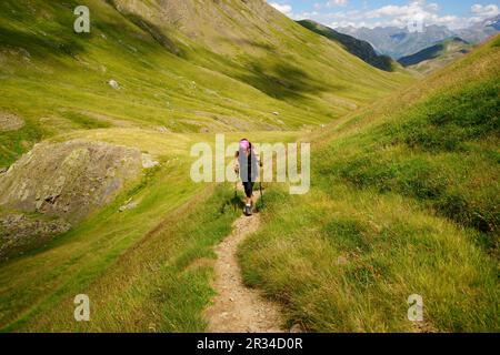 Senderismo en el valle del rio Ezcarra.Pirineos.Huesca.Cordillera pirenaica.España. Stock Photo