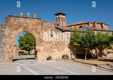 arco de arriba - puerta de oriente, Conjunto medieval amurallado, Retortillo de Soria, Soria, comunidad autónoma de Castilla y León, Spain, Europe. Stock Photo