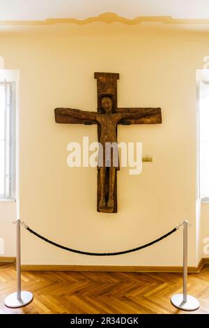 Cristo crucificado,original de Gallesano, siglo XIII, museo de la basílica de Santa Eufrasia, Porec, - Parenzo-, peninsula de Istria, Croacia, europa. Stock Photo