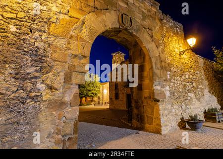 arco de arriba - puerta de oriente, Conjunto medieval amurallado, Retortillo de Soria, Soria, comunidad autónoma de Castilla y León, Spain, Europe. Stock Photo