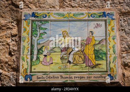 baldosas tipicas fijadas en la pared con escenas de la vida de Catalina Thomas la primera santa mallorquina, Valldemossa, Mallorca, balearic islands, spain, europe. Stock Photo