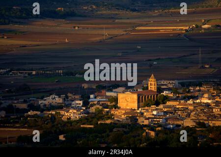 Iglesia parroquial de Sant Pere, siglo XVI .Petra. Es pla.Mallorca.Islas baleares.España. Stock Photo