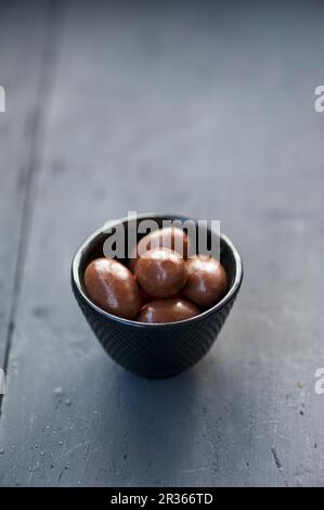 Chocolate eggs for Easter in a small bowl Stock Photo