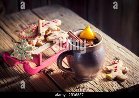 Mulled wine and gingerbread biscuits for Christmas Stock Photo