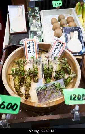 Root vegetables at the Nishiki market in Kyoto, Japan Stock Photo