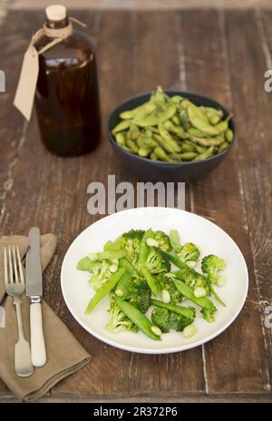 Broccoli and snow pea salad with edamame Stock Photo