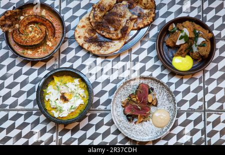 Various curry dishes with flatbread (India) Stock Photo