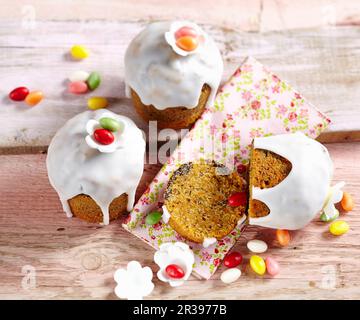 Mini carrot and poppyseed cakes made in jars with icing for Easter Stock Photo