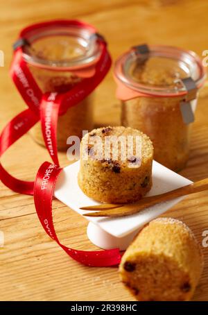 Small Christmas cakes with chocolate chips in a glass Stock Photo