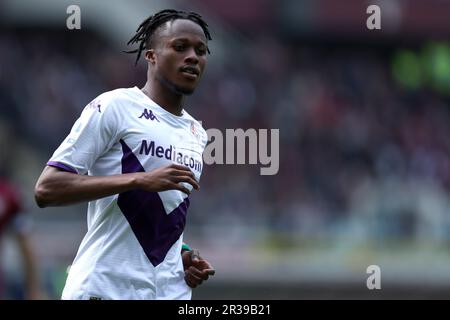 Christian Kouame of ACF Fiorentina and Alex Sandro of Juventus FC compete  for the ball during the Serie A football match between Juventus FC and ACF  Stock Photo - Alamy