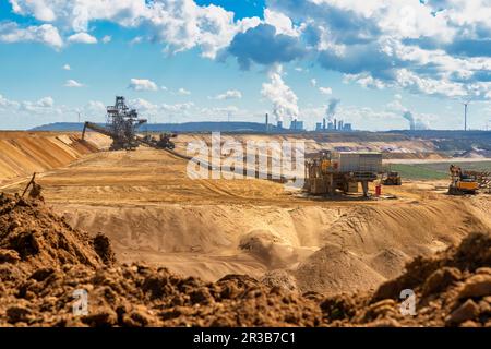Germany, North Rhine Westphalia, Grevenbroich, Bucket-wheel excavator in Garzweiler II open pit mine Stock Photo