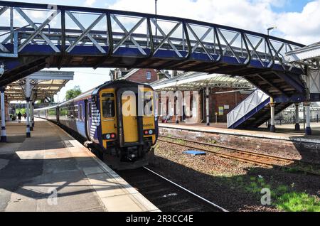 Class 156 DMU under the footbridge at Dumfries railway station, Dumfries and Galloway, Scotland, UK Stock Photo