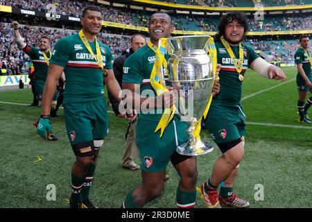 (L-R) Steve Mafi, Vereniki Goneva and Logovi'i Mulipola of Leicester Tigers with the trophy after the Aviva Premiership Final between Leicester Tigers Stock Photo