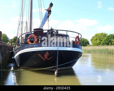 Snape Maltings, Suffolk, UK - 23 May 2023  The Alkmaar Ondermening holiday rental barge moored up on the River Alde at Snape Maltings. Stock Photo