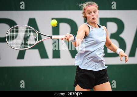 Paris, France. 23rd May, 2023. ALICE ROBBE of France during the second qualifying day of Roland-Garros 2023, French Open 2023, Grand Slam tennis tournament at the Roland-Garros Stadium. (Credit Image: © Matthieu Mirville/ZUMA Press Wire) EDITORIAL USAGE ONLY! Not for Commercial USAGE! Stock Photo