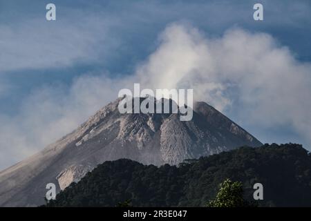 Sleman, Yogyakarta, Indonesia. 21st May, 2023. Volcanic smoke was seen at the top of Mount Merapi in Sleman, Yogyakarta, Indonesia, Sunday, May 21, 2023. As of May 23, 2023 the Geological Disaster Technology Research and Development Center (BPPTKG) recorded 26 incandescent lava avalanches observed with a maximum sliding distance of 2,000 meters to southwest or to the Bebeng River. (Credit Image: © Slamet Riyadi/ZUMA Press Wire) EDITORIAL USAGE ONLY! Not for Commercial USAGE! Stock Photo