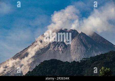 Sleman, Yogyakarta, Indonesia. 21st May, 2023. Volcanic smoke was seen at the top of Mount Merapi in Sleman, Yogyakarta, Indonesia, Sunday, May 21, 2023. As of May 23, 2023 the Geological Disaster Technology Research and Development Center (BPPTKG) recorded 26 incandescent lava avalanches observed with a maximum sliding distance of 2,000 meters to southwest or to the Bebeng River. (Credit Image: © Slamet Riyadi/ZUMA Press Wire) EDITORIAL USAGE ONLY! Not for Commercial USAGE! Stock Photo
