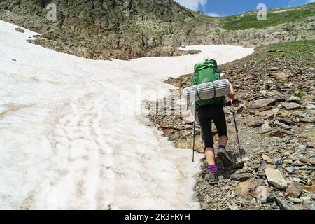 senda al Puerto de La Pez, Valle de Gistau, parque natural Posets-Maladeta, Huesca, cordillera de los Pirineos, Spain. Stock Photo