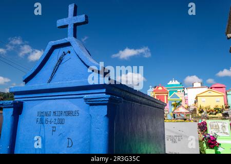 tumbas de colores, celebracion del dia de muertos en el Cementerio General, Santo Tomás Chichicastenango, República de Guatemala, América Central. Stock Photo