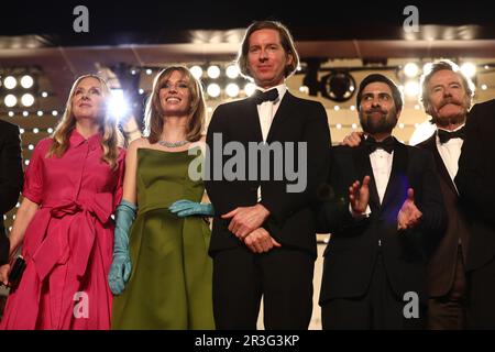 May 23, 2023, Cannes, Cote d'Azur, France: HOPE DAVIS, MAYA HAWKE, director WES ANDERSON and BRYAN CRANSTON attend the screening of 'Asteroid City' during the 76th Annual Cannes Film Festival at Palais des Festivals on May 22, 2023 in Cannes, France (Credit Image: © Mickael Chavet/ZUMA Press Wire) EDITORIAL USAGE ONLY! Not for Commercial USAGE! Stock Photo