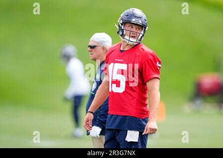 Seattle Seahawks quarterback Geno Smith (7) looks to throw during a Back  Together Weekend event at the NFL football team's training facility,  Sunday, July 30, 2023, in Renton, Wash. (AP Photo/Lindsey Wasson