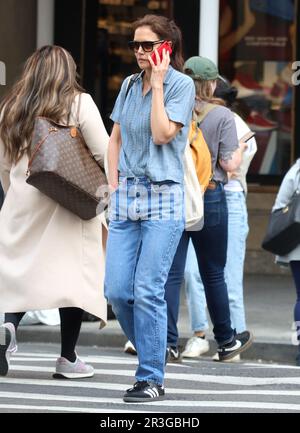 New York, USA. 23rd May, 2023. Actress Katie Holmes walking on the street in Soho, New York, NY on May 23, 2023. Credit: Sipa US/Alamy Live News