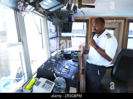 St. Louis, United States. 23rd May, 2023. Riverboat captain Kevin East pilots the Tom Sawyer Riverboat up the Mississippi River in St. Louis on Tuesday, May 23, 2023. East is the first African-American in the state to earn his license to navigate a excursion vessel in 1992. Photo by Bill Greenblatt/UPI Credit: UPI/Alamy Live News Stock Photo