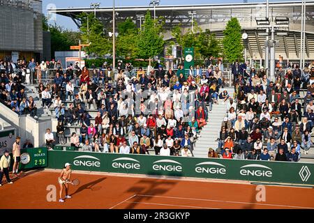 Paris, France. 23rd May, 2023. General view illustration (atmosphere, ambiance) with the crowd (public) of the court 14 during the French Open, Grand Slam tennis tournament on May 23, 2023 at Roland-Garros stadium in Paris, France. Credit: Victor Joly/Alamy Live News Stock Photo