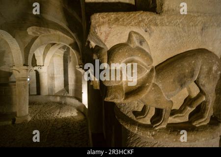 leones protectores de la entrada,cripta,iglesia romanica,de San Martín de Tours,consagrada en 1156, San Martin de Unx,comunidad foral de Navarra, Spain. Stock Photo